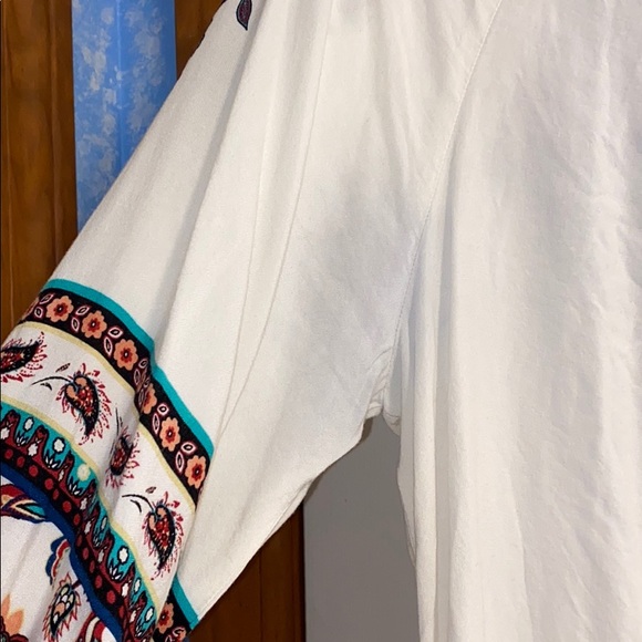 Light flowing long sleeve blouse - Picture 2 of 2